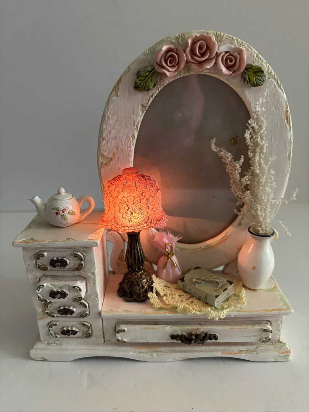 Vintage Shabby Chic Photo Frame Vanity with Light-up Lamp